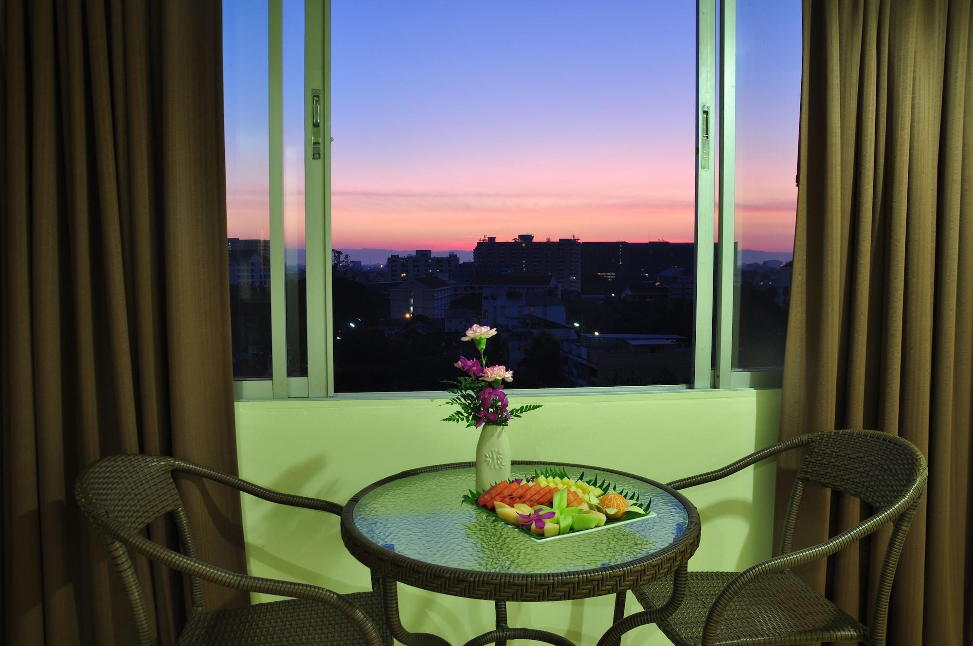 Mayflower Grande Hotel Chiang Mai Exterior photo