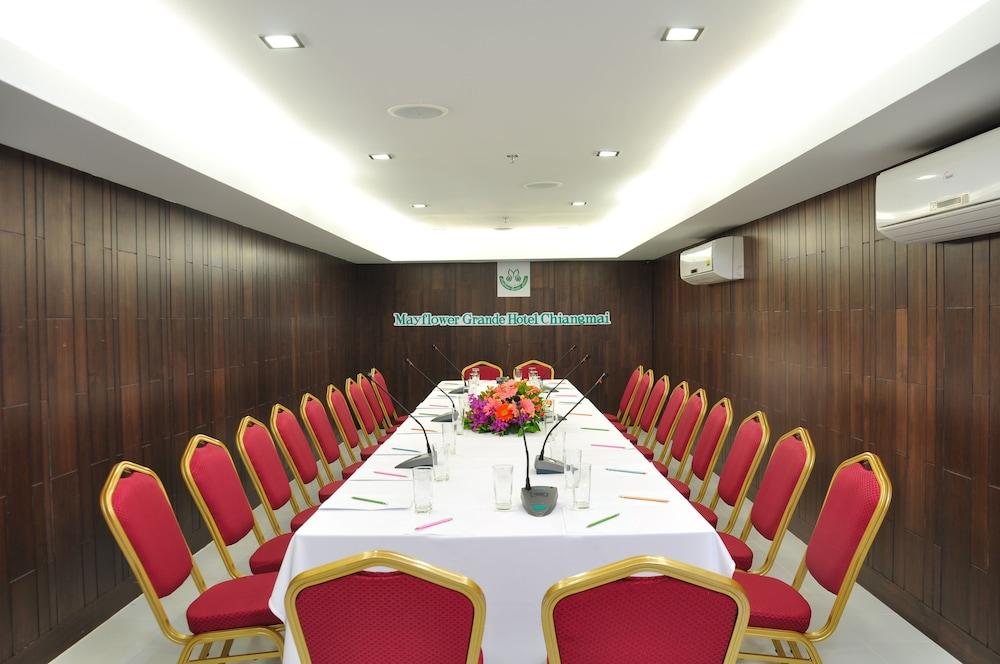 Mayflower Grande Hotel Chiang Mai Exterior photo