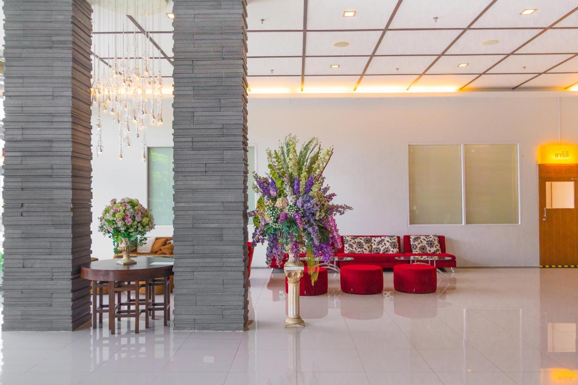 Mayflower Grande Hotel Chiang Mai Exterior photo