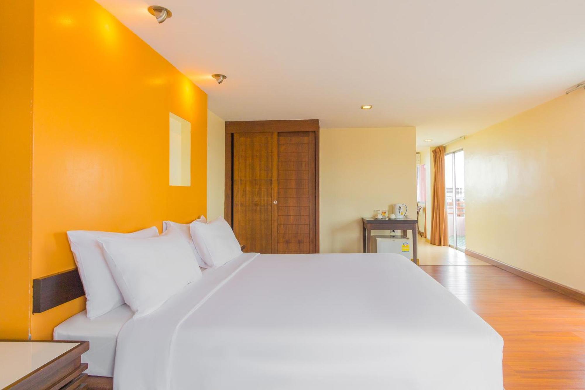 Mayflower Grande Hotel Chiang Mai Exterior photo