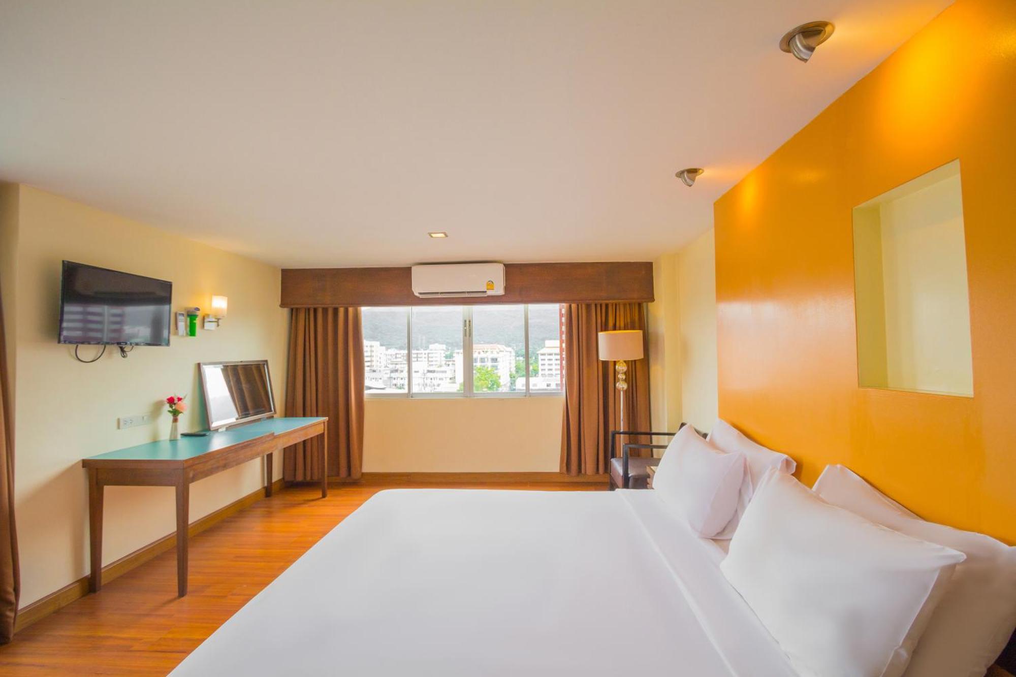 Mayflower Grande Hotel Chiang Mai Exterior photo
