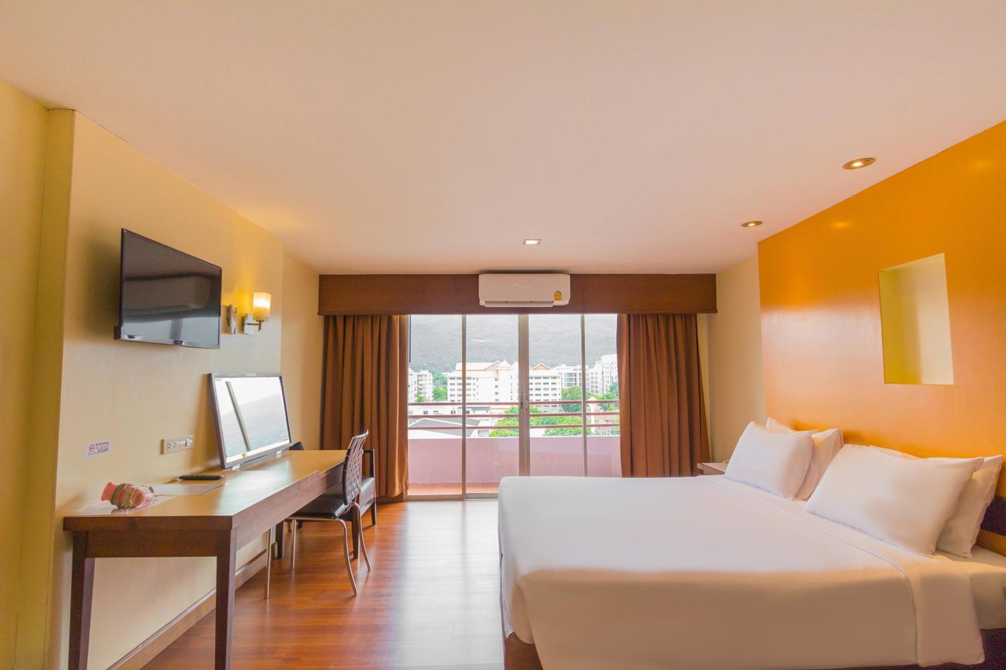 Mayflower Grande Hotel Chiang Mai Exterior photo
