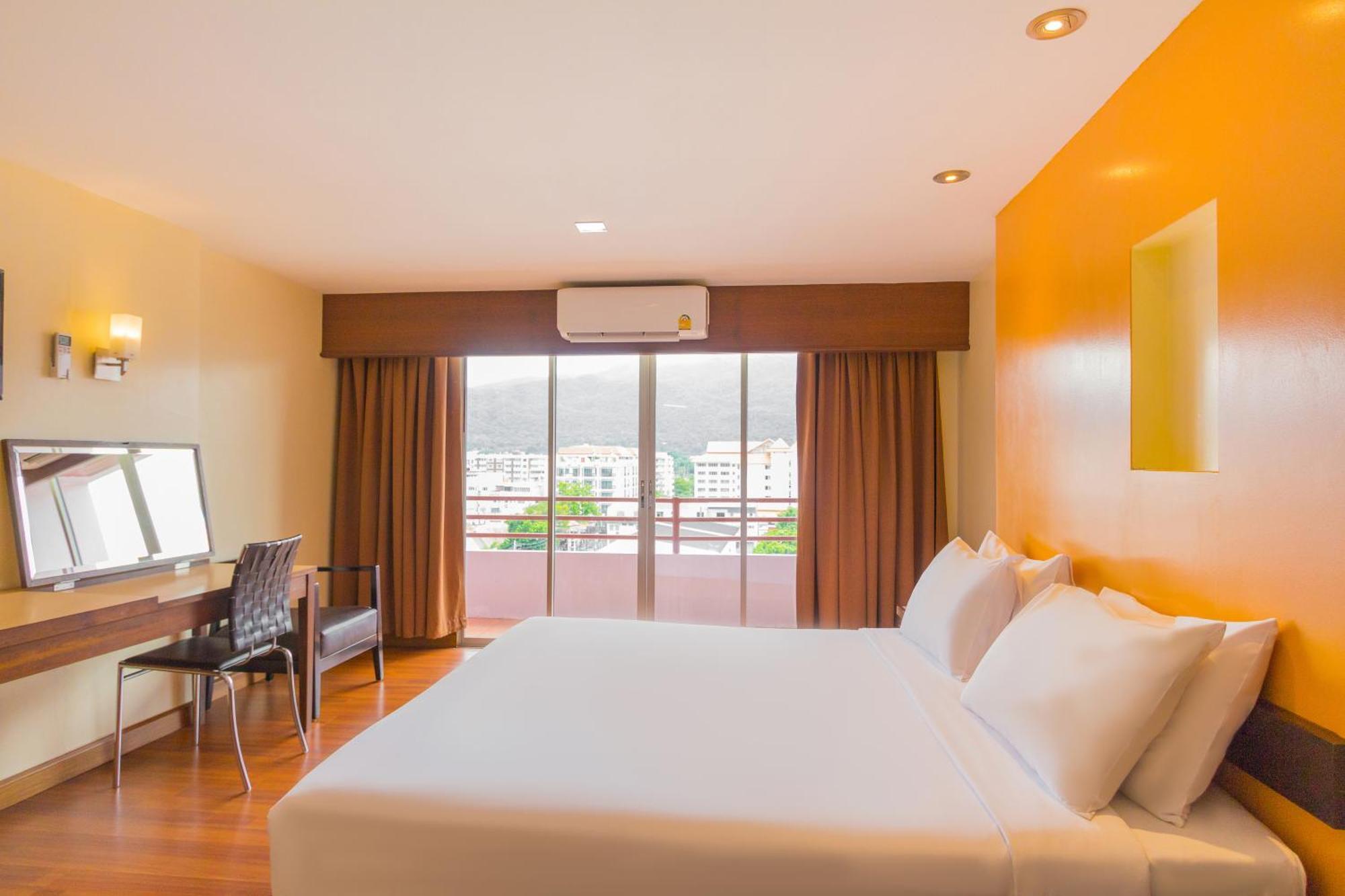 Mayflower Grande Hotel Chiang Mai Exterior photo