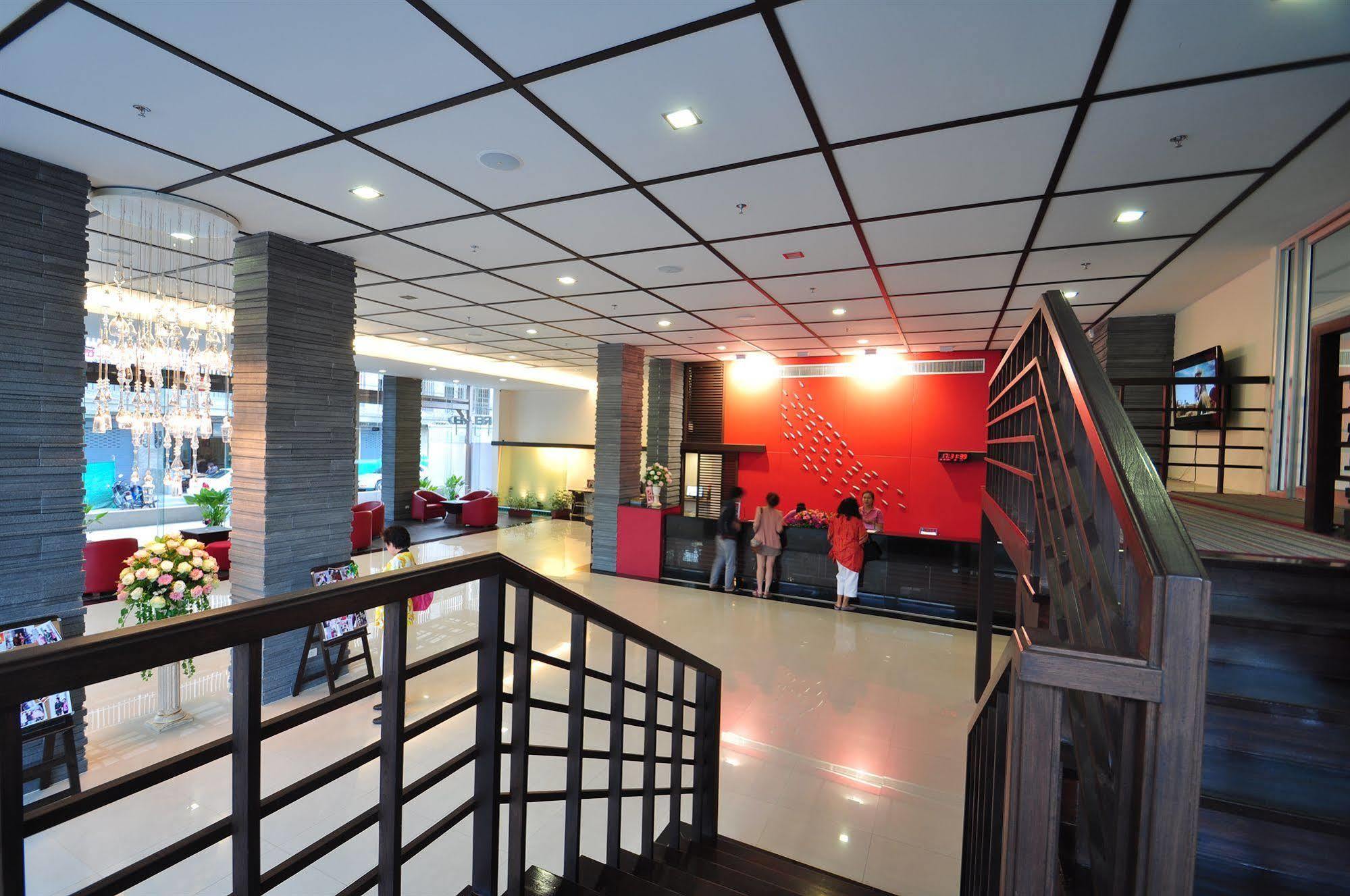 Mayflower Grande Hotel Chiang Mai Exterior photo